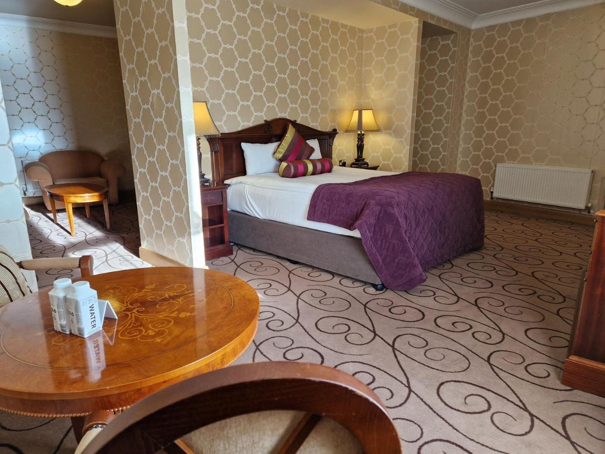 Lawlors Hotel Naas Kültér fotó