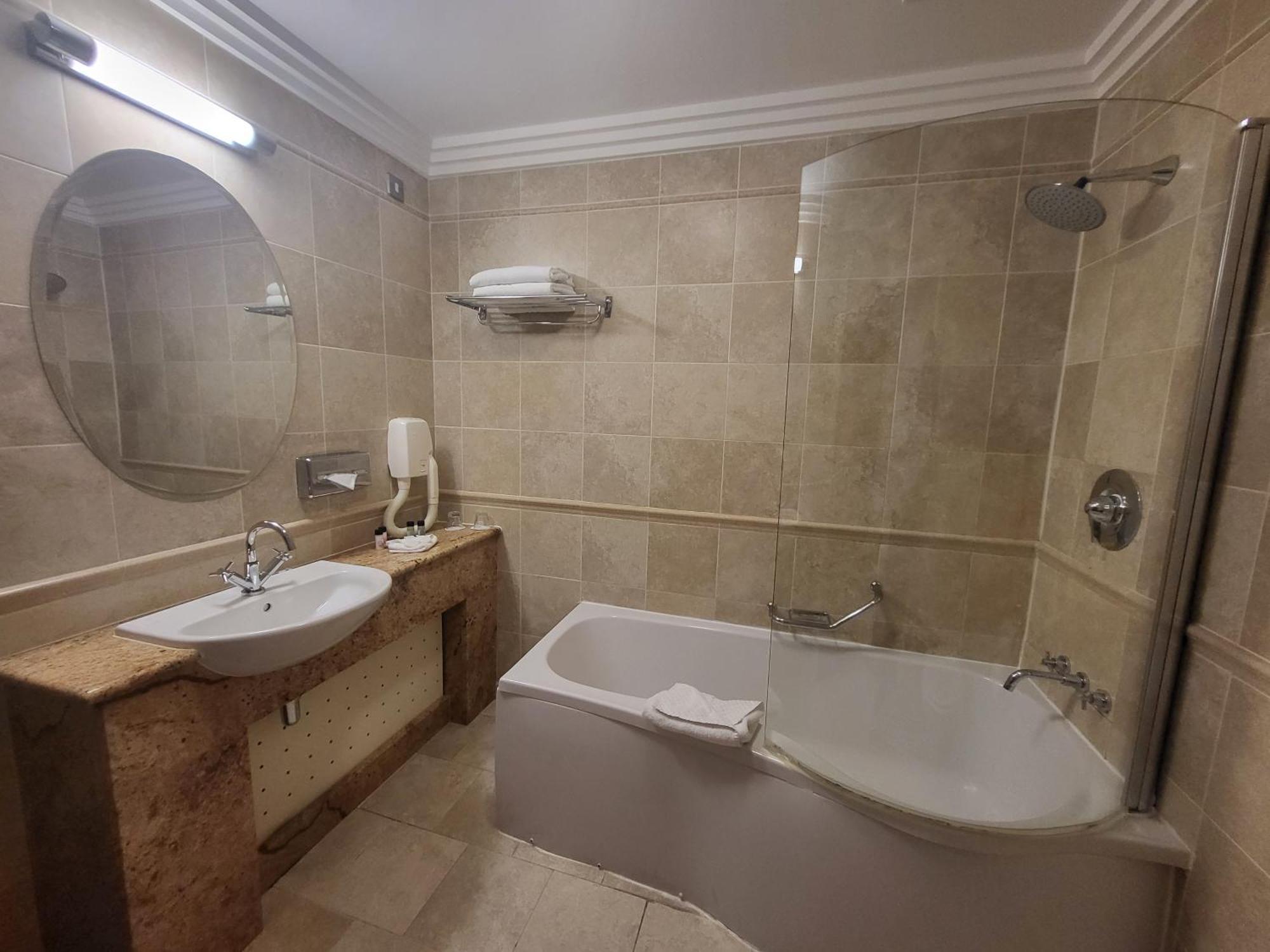 Lawlors Hotel Naas Kültér fotó