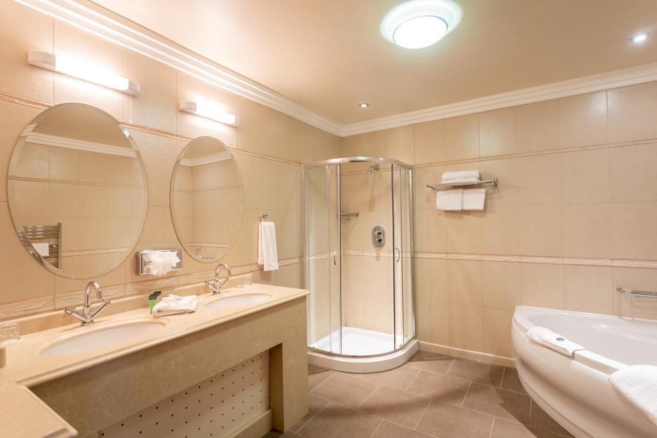 Lawlors Hotel Naas Kültér fotó